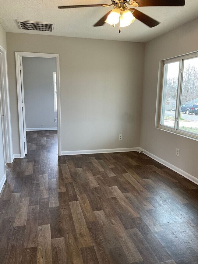 Foto del edificio - 1043 Mountain Crest Dr
