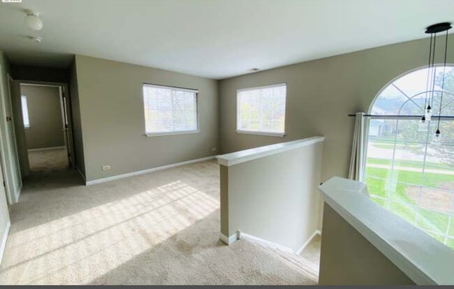 Building Photo - 1128 E Cambria Ln S
