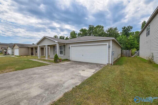 Building Photo - 15395 Mill Valley Dr