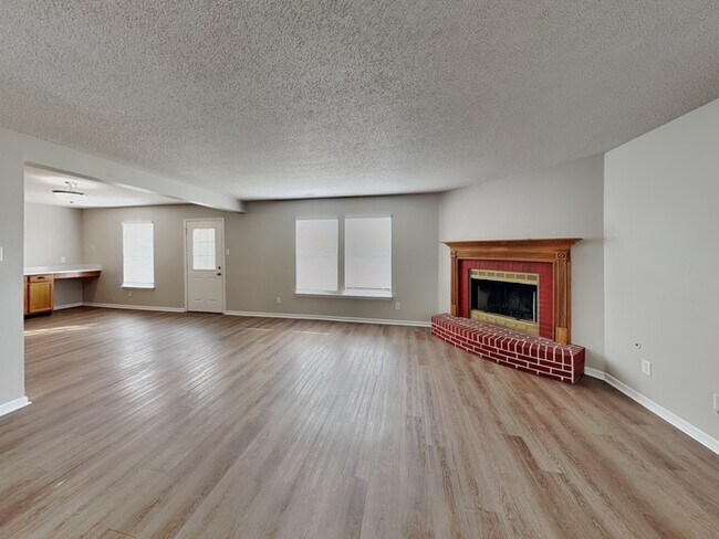 Foto del edificio - 9207 Wandflower Dr