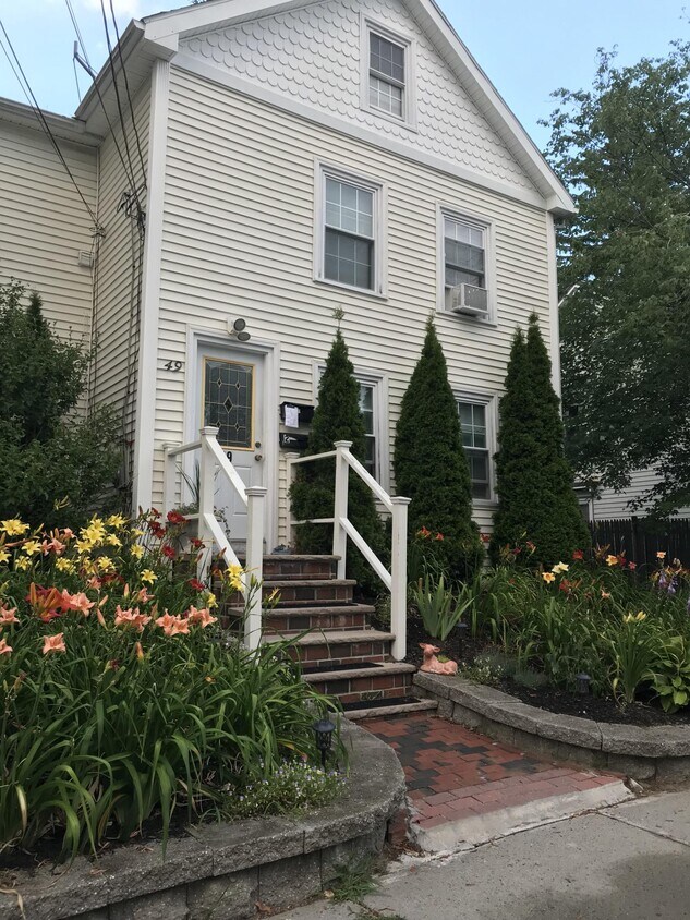Primary Photo - 49 Devens St