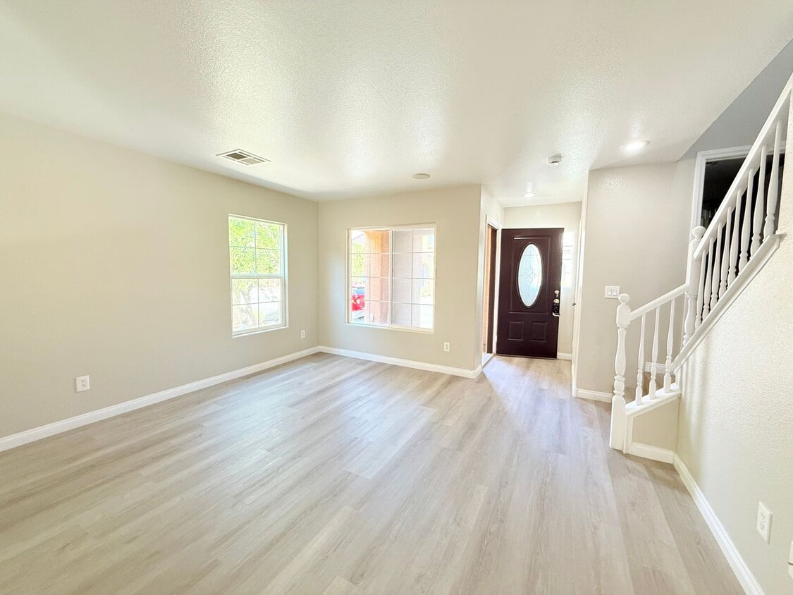 Primary Photo - Cozy and charming 3-bedroom, 2.5-bath home
