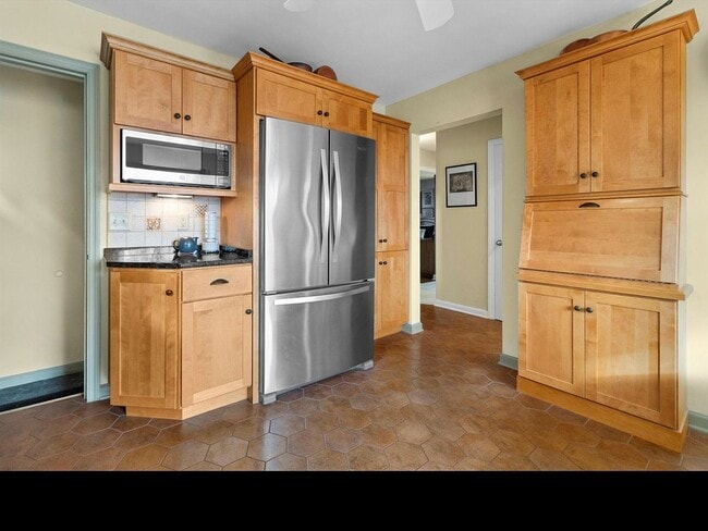 Building Photo - 2604 S 62nd St