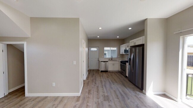 Building Photo - 4 BD House!