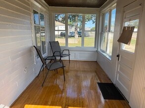 Building Photo - 1908 Vermillion St