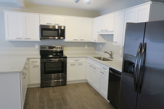 Building Photo - FABULOUS RENOVATED TOWNHOME IN DECATUR