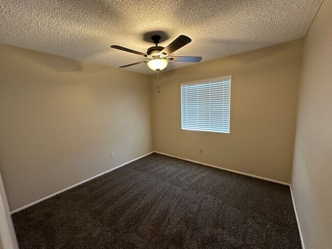 Building Photo - Cute 2 bedroom 2 bathroom Condo!