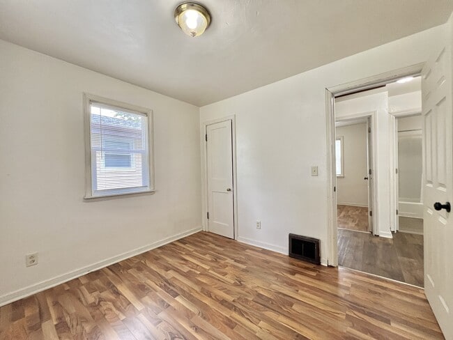 Building Photo - 924 Copeland Ave