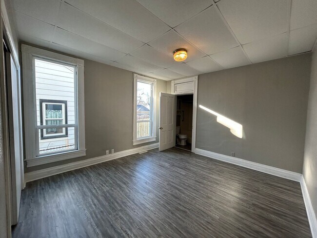 Foto del edificio - 3 Bedroom 2 Story House!