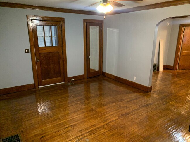 Foto del edificio - 2116 W Moss Ave