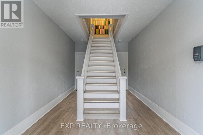 Building Photo - 52 St Andrew St