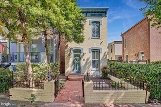 Building Photo - 650 A St NE