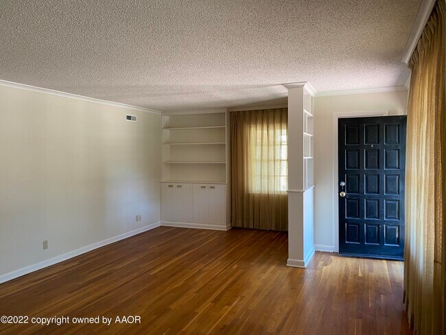 Building Photo - 2106 Parker St
