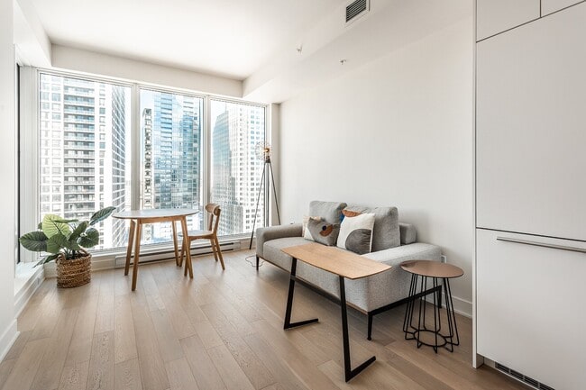 Building Photo - 1288 Rue Saint-Antoine O