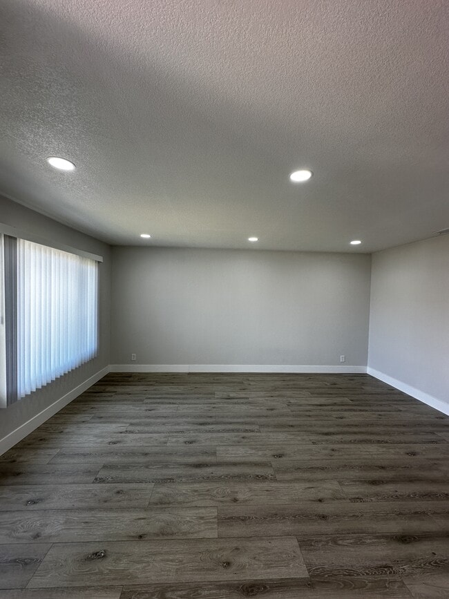 Building Photo - 3221 San Carlos Way