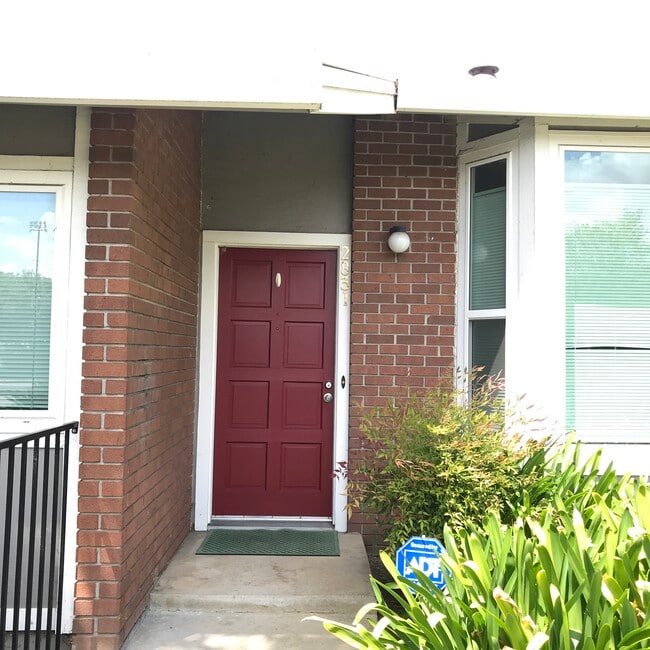Front entrance - 2831 Treat Blvd