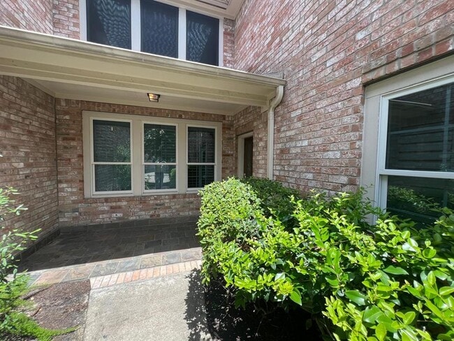 Building Photo - 1155 Enclave Square E