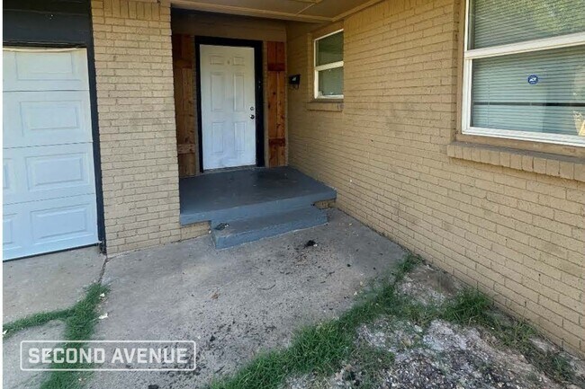 Building Photo - 1521 Meyers Pl