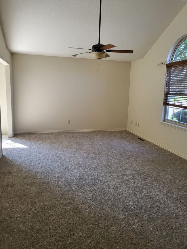 Building Photo - Briarbrook Duplex