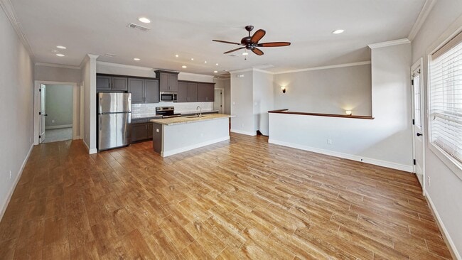 Building Photo - 203 Brentwood Dr