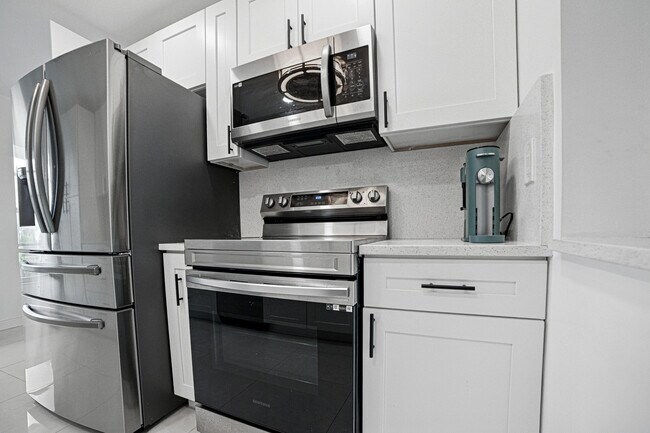 Building Photo - 5242 Privet Pl
