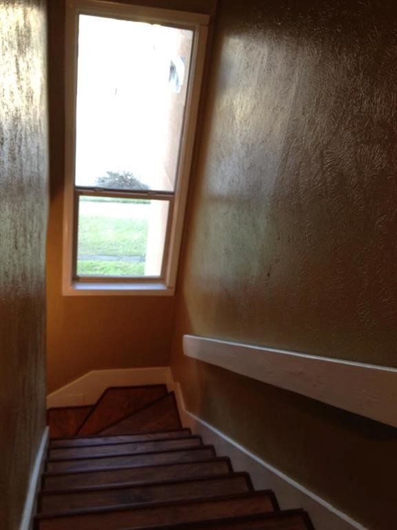 Building Photo - 530 Alegre Vista Dr
