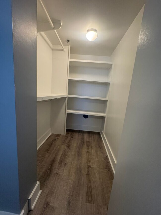 Building Photo - Lake Plaza: Available for EARLY MOVE-IN as...