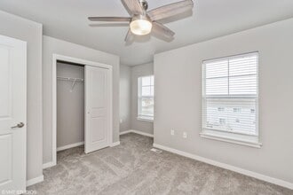 Building Photo - 700 41st Ave Dr SW