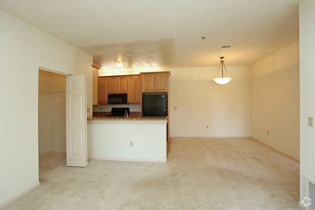 Living Room - Springbrook Cercle