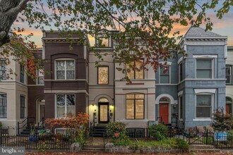 Building Photo - 652 L St NE