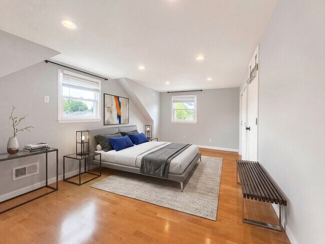 Foto del edificio - Bright & Beautifully Updated Bergenfield Cape