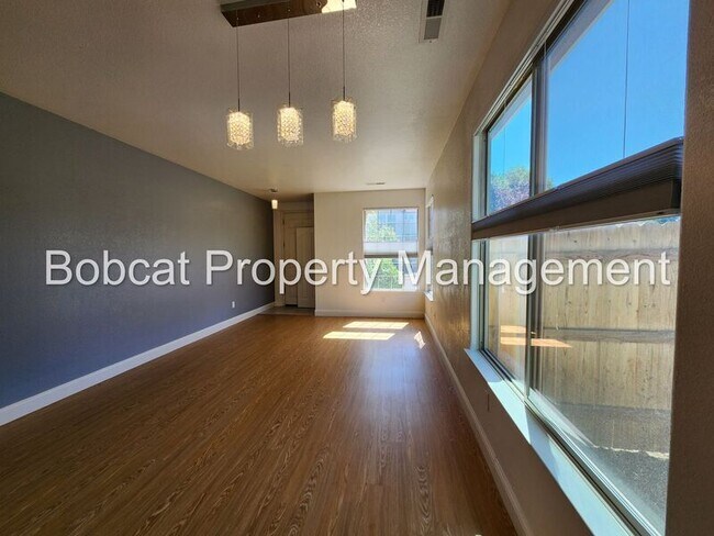 Foto del edificio - 1240 Flintwood Dr