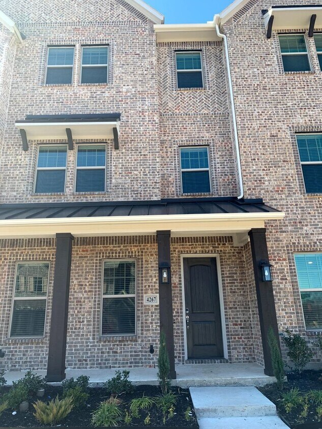 LUXURY TOWNHOME IN THE HEART OF FRISCO Townhome Rentals in Frisco TX