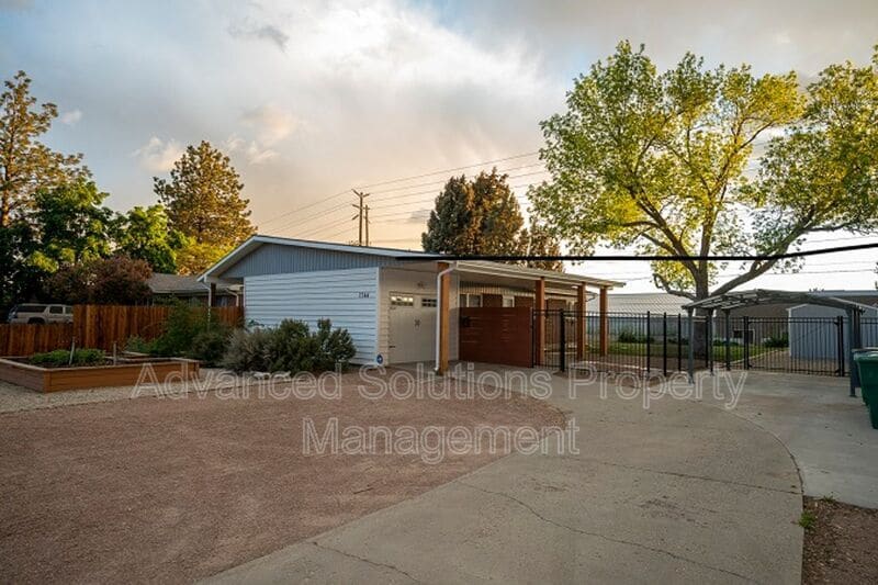 Primary Photo - 7744 S 2325 E