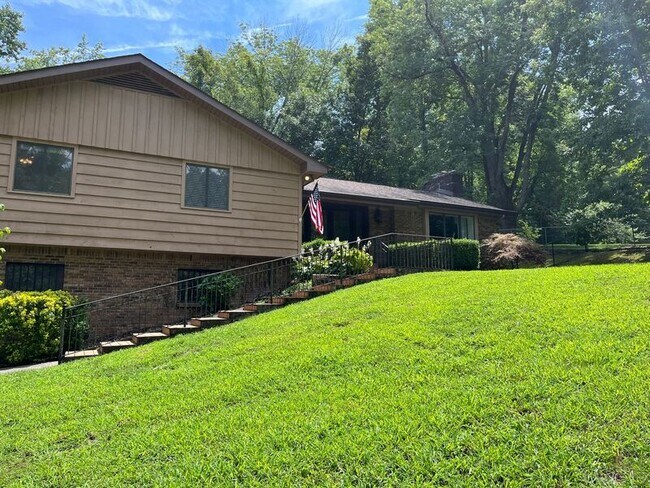 Foto del edificio - 5116 Silver Ln