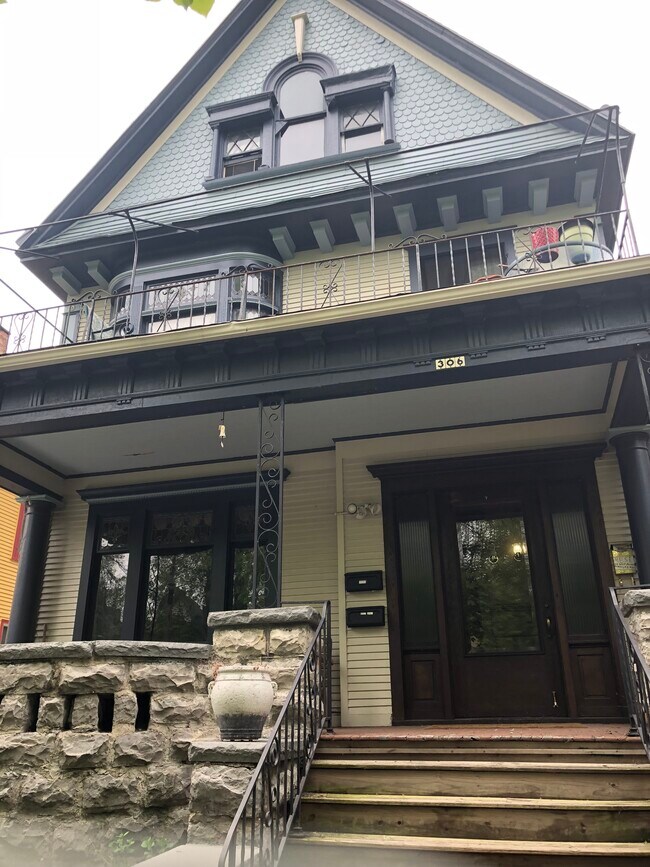 Building Photo - 306 West Ave