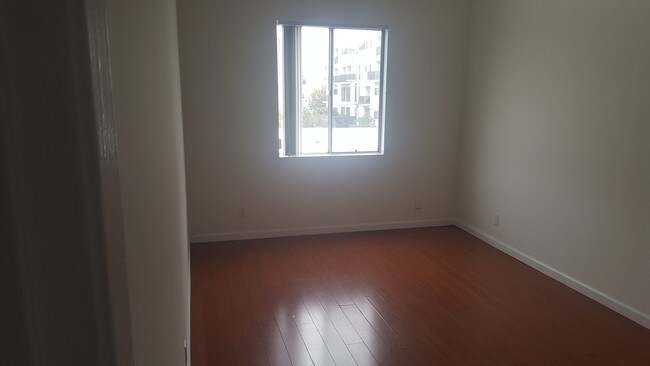 Building Photo - 3024 Livonia Ave