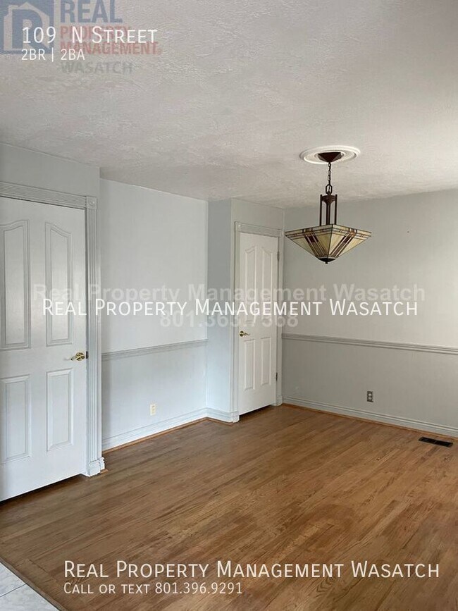 Building Photo - Downtown Avenue Home