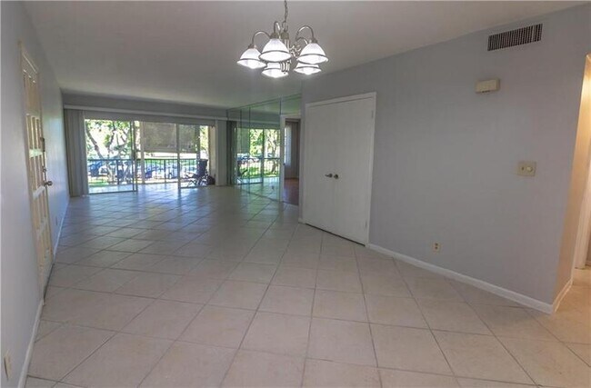 Foto del edificio - 6060 S Falls Circle Dr