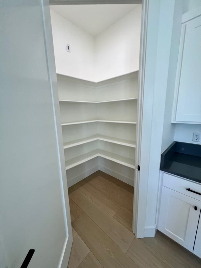 Building Photo - 210 Bogey Ln