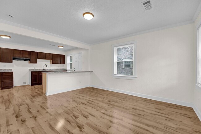 Foto del edificio - Recently Renovated Brick Home Located Minutes away from Memphis International Airport!