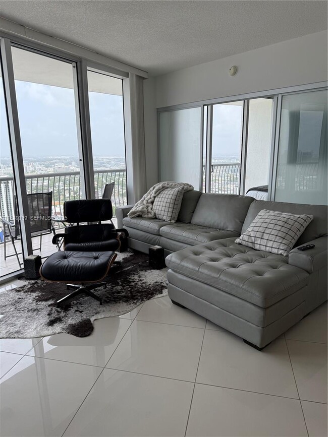 Building Photo - 1750 N Bayshore Dr