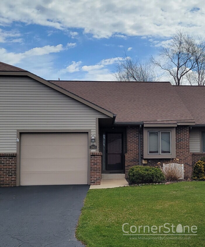 1943 Lakeview Dr, Zeeland, MI 49464 Townhome Rentals in Zeeland MI