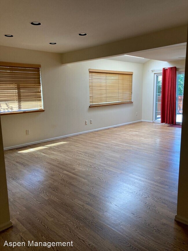 Building Photo - 4 br, 3.5 bath House - 113 Mineola Court