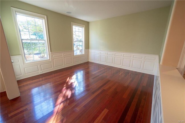 Foto del edificio - 551 Deer Lake Cir