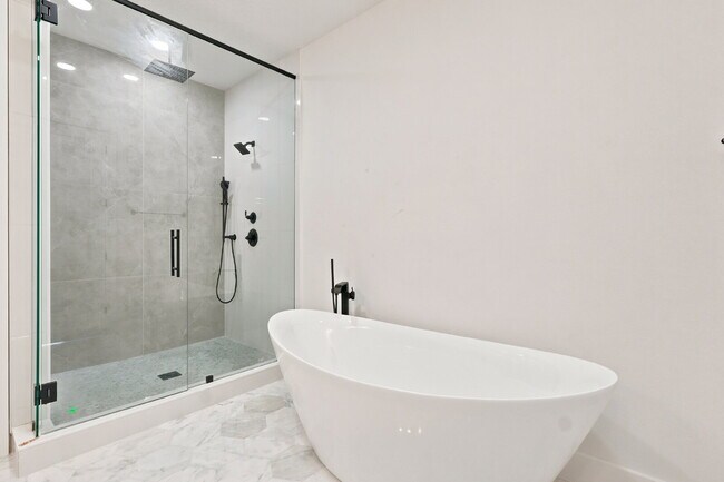 Foto del edificio - 2138 W Nassau St