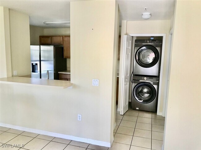 Building Photo - 9077 Gervais Cir