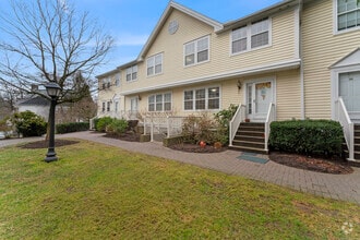 Building Photo - 629 Danbury Rd