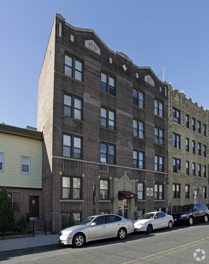 Primary Photo - The Courtyard Apartments