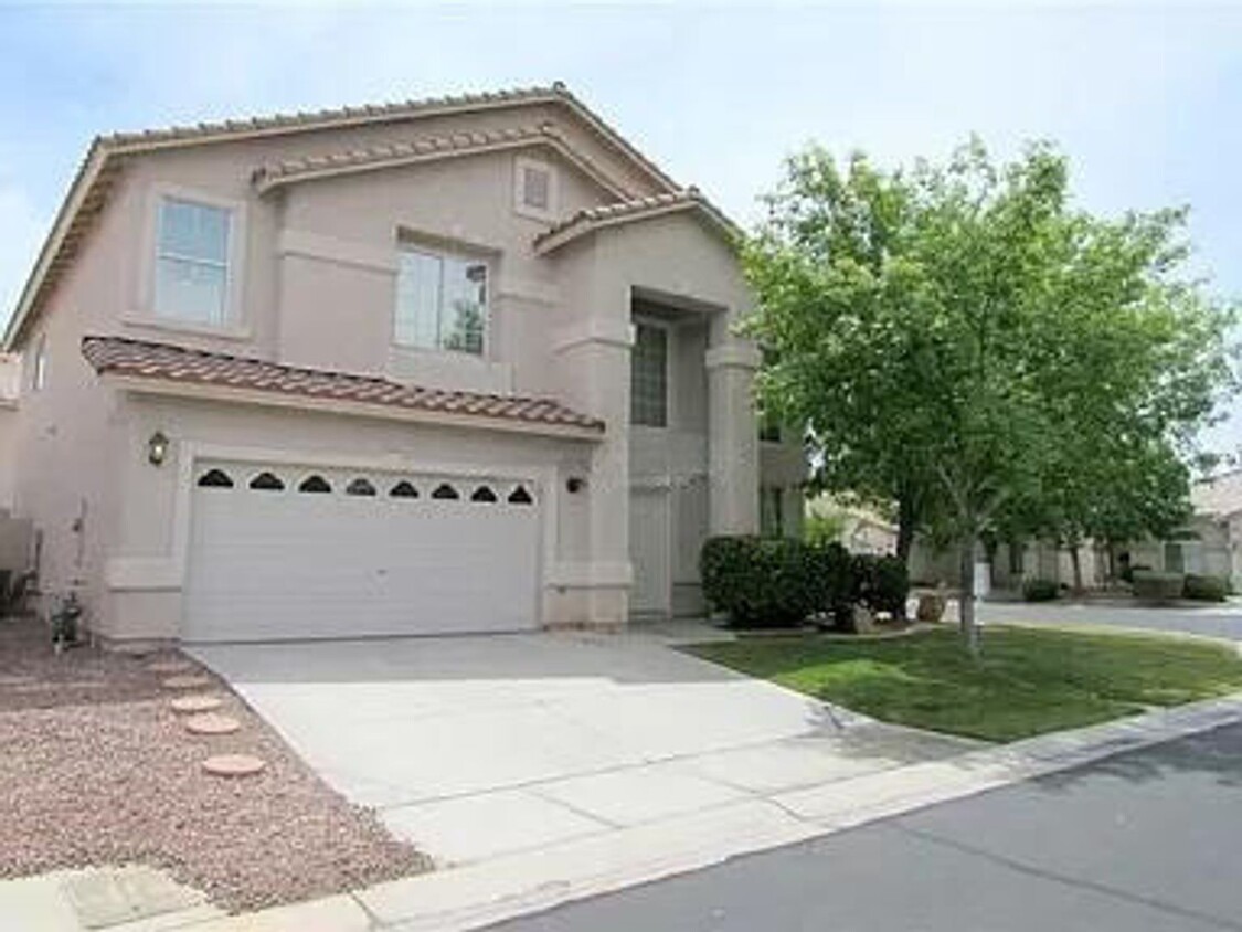 Primary Photo - Expansive, Upgraded 4-Bedroom Home with Pr...